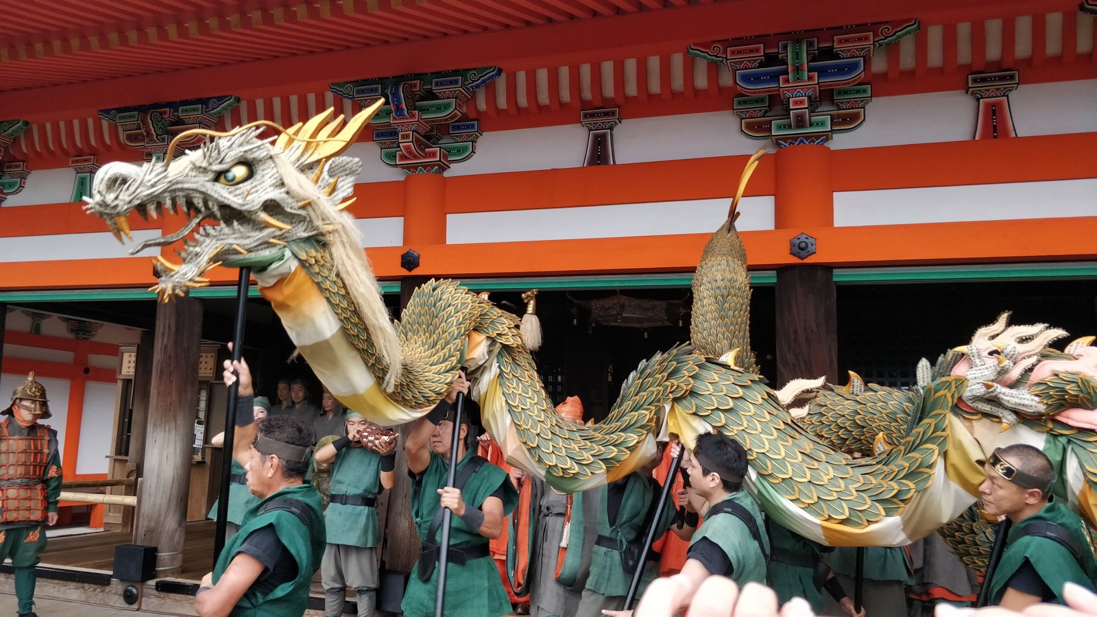 Kyoto — temple dragon dance
